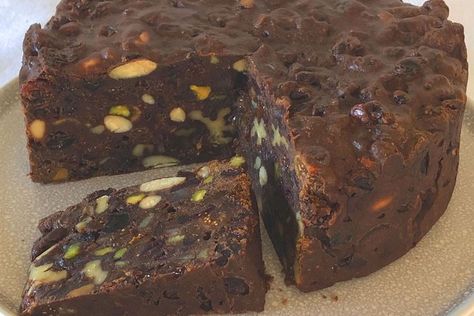 Italian Christmas cake Light Christmas Cake, Italian Chocolate Cake, Italian Christmas Cake, Boiled Fruit Cake, Fruit Pie Recipe, Italian Cakes, Cake Cooking, Fruit Cakes, Italian Cake