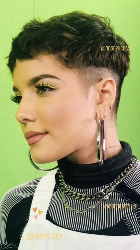 Super Short Thick Hair, Halsey Haircut, Female Fade Haircut, Pixie Bowlcut, Halsey Short Hair, Halsey Hair, Short Haircuts Ideas, Haircuts Ideas, Short Hair Undercut