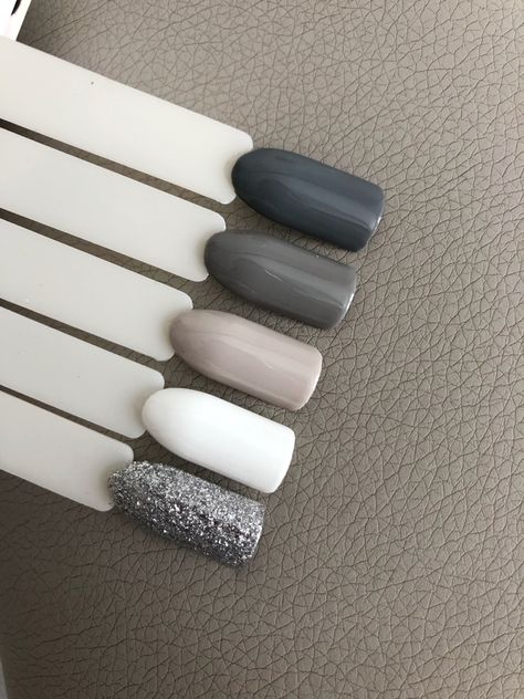 Multi Grey Nails, Fall Nails 2023 Gray, Fall Nails 2023 Grey, Nail Gray Design, Cool Grey Nails, Nail Grey Color, Light Autumn Nails, Dark Grey Gel Nails, Grey Autumn Nails