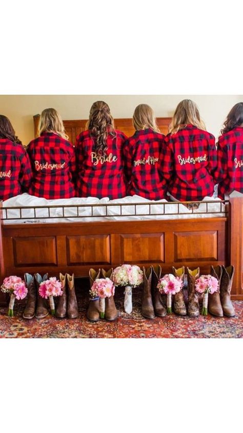 Wedding Flannel, Country Wedding Pictures, Red Flannel Shirt, Wedding Ceremony Ideas, Future Wedding Plans, Wedding Bridal Party, Red Flannel, Civil Wedding, Western Wedding