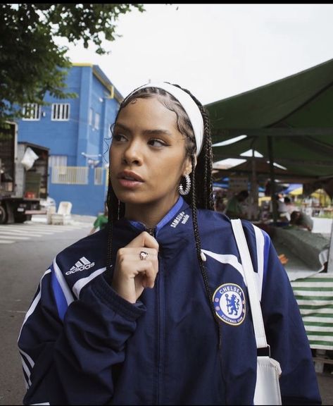 Braid Inspiration, Sport Jersey, Cute Icon, Headband Outfit, Jude Bellingham, Hairdos For Curly Hair, Hair Stylist Life, Braided Headband, Curly Girl