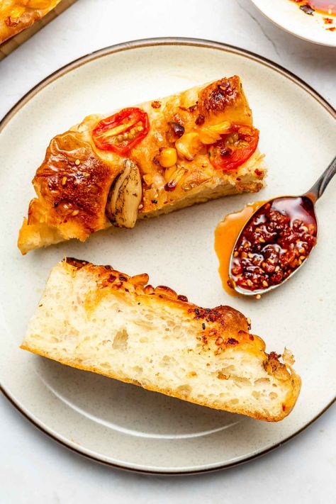 Garlic Focaccia, Focaccia Recipe, Japanese Recipes, Vegan Bread, Savoury Baking, All Recipes, Chili Oil, Bread And Pastries, East Asian