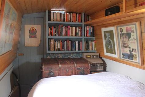 Bedroom with painted bookshelves and door Boat Bedroom, Canal Boat Interior, Narrowboat Interiors, Boat House Interior, Houseboat Living, Painted Bookshelves, Small Bedroom Remodel, Wooden Boat Plans, Boat Interior