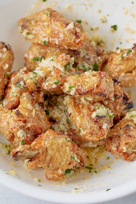 Garlic Parmesan Wings Fried, Parmesan Wings Recipe, Parmesan Wing Sauce, Wings Fried, Wings Recipe Baked, Garlic Wings, Parmesan Wings, Air Fryer Garlic, Garlic Parmesan Wings