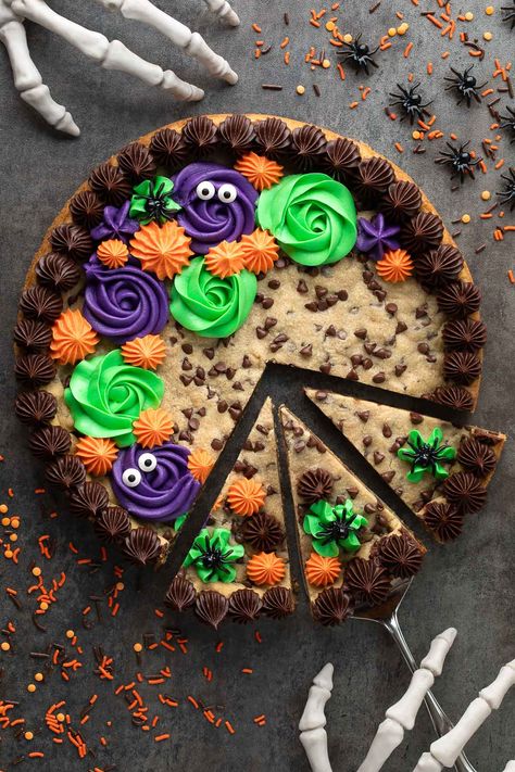 Fall Halloween Desserts, Decorate Cookie Cake, Mini Cookie Cake Designs, Ghost Cookie Cake, Halloween Cookie Cake Decorating, Halloween Cookie Cakes Ideas, Fall Cookie Cakes Decorated, Cookie Cake Halloween, Halloween Number Cake