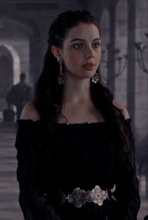 Mary Stuart - Reign Reign Characters, Mary Aesthetic, Reign Hairstyles, Mary Reign, Reign Cast, Reign Tv Show, Reign Mary, Reign Fashion, Royalty Dress