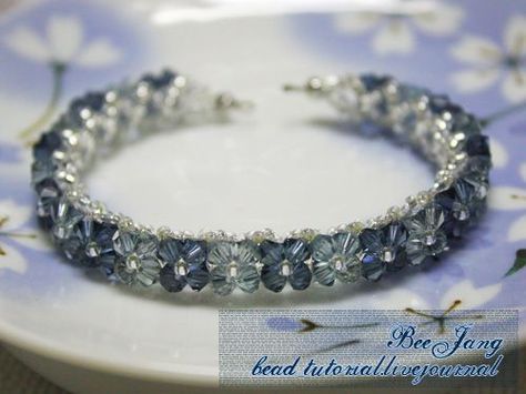 4mm Crystal Bracelet, Beaded Jewelry Necklaces, Beading Jewelery, Beaded Bracelet Patterns, Bracelet Tutorial, Beading Tutorials, Bead Jewellery, Bijoux Diy, Precious Jewelry