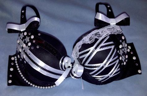 black and white rave bra:) Rave Inspiration, Mermaid Bras, Bedazzled Bra, Bra Fashion, Bra Ideas, Wwe Ring, Gogo Girl, Decorated Bras, Rave Bras