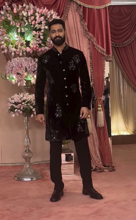 Indo Western Dress For Men, Mens Fashion Fall Outfits, Groom Dress Men, Vicky Kaushal, Iphone Dynamic Wallpaper, Indo Western Dress, Love Me Forever, Mens Fashion Fall, Groom Dress