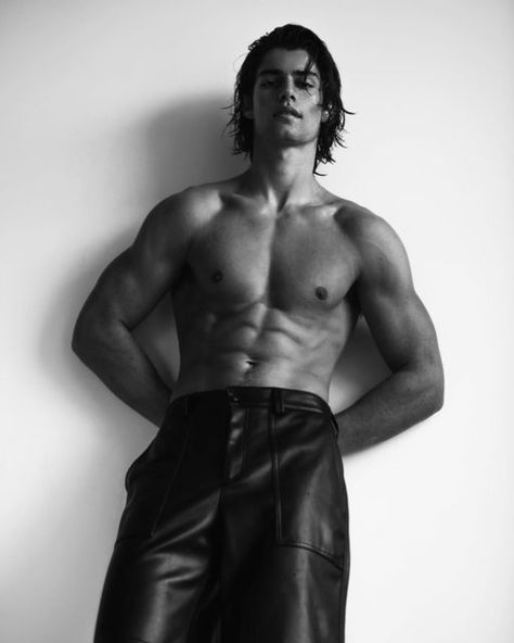 Corrado Martini, Seth Capella, Dark Skin Light Hair, Martini Aesthetic, Long Curly Hair Men, Fashion Cowok, Men Fashion Photoshoot, Male Witch, Hair Color Chocolate