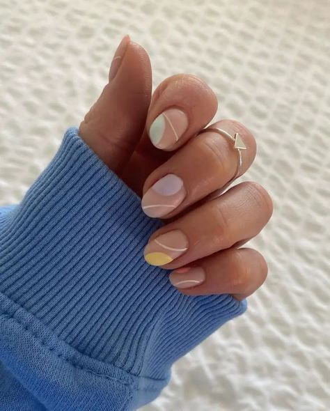 Easter Inspired Nails Pastel Colors, Minimalist Easter Nails, Short Pastel Nails, Easy Spring Nail Designs, Spring Pastel Nails, Pastel Nail Ideas, Acrylic Nail Colors, March Nails Ideas, Checkered Nails