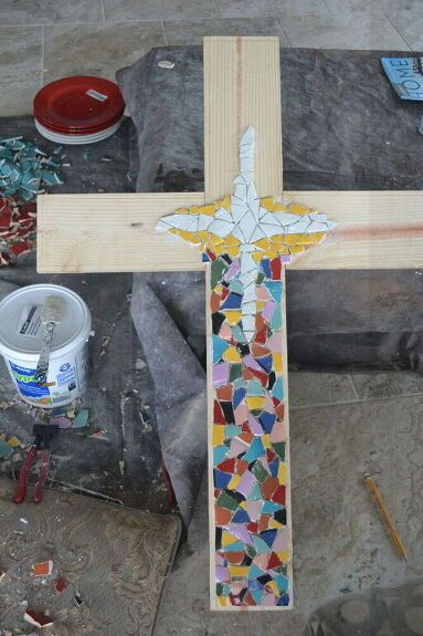 Wooden Cross Crafts, 3d Mosaic, Square Wreath, Mosaic Crosses, Mosaic Art Projects, Religious Crafts, Cross Crafts, Cross Art, Eagle Scout