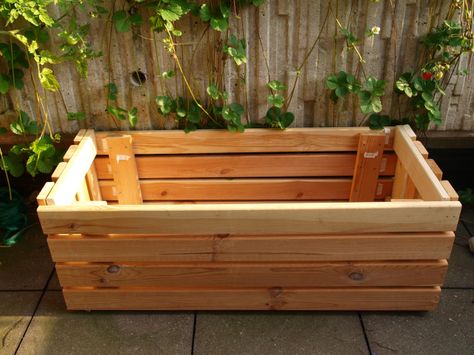 Planter!  Something to do with bare bones Ikea bed slats after you've upgraded to the the comfortable ones. :) Bed Slats Upcycle, Ikea Bed Slats, Ikea Platform Bed, Ikea Planters, Cama Ikea, Outdoor Planter Boxes, Murphy Bed Ikea, Hack Ikea, Kids Picnic Table