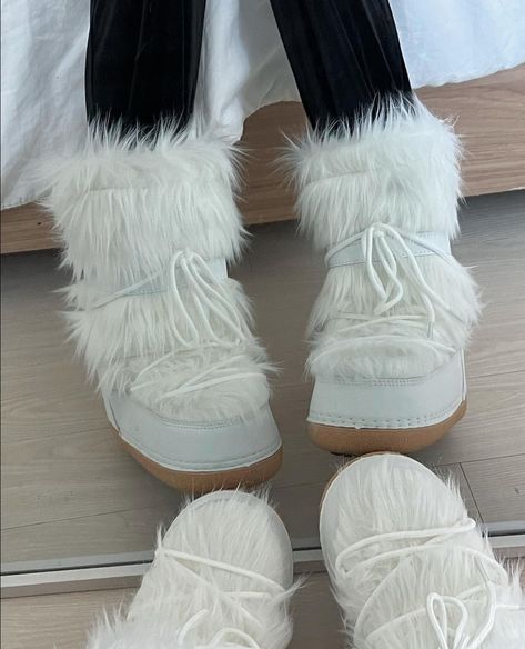 Moon Boots Fuzzy, Fur Boots White, Yeti Boots Y2k, Fluffy White Boots, Fluffy Moon Boots, White Fluffy Boots, Vanilla Girl Aesthetic Outfits, Snow Bunny Aesthetic, Cute Outfit Ideas For Winter