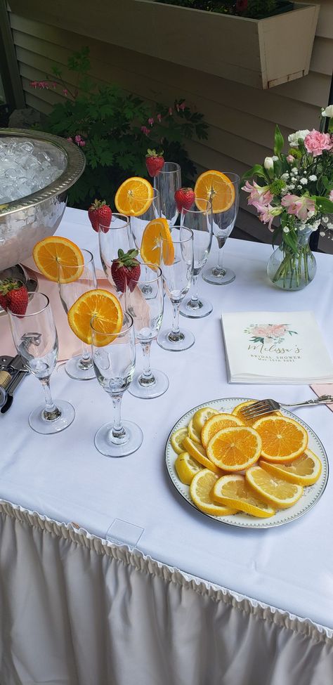 Mimosa Bar For Bachelorette Party, Backyard Mimosa Bar, Easter Brunch Mimosa Bar, Mimosa Set Up Ideas, Wedding Morning Breakfast Ideas Mimosa Bar, Mimosas Bar Ideas Brunch Party, Mimosa Bar Wedding Mornings, Mimosa Glass Ideas, Bridal Brunch Drinks