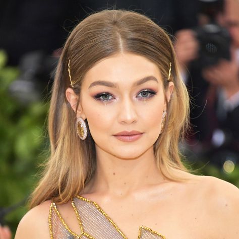 Gigi Hadid Met Gala 2018: The Best Hair and Makeup Looks of the Night Gigi Hadid Hair, Holiday Party Hair, Amazing Wedding Makeup, Middle Part Hairstyles, Wedding Makeup Tips, Bobby Pin Hairstyles, Ball Hairstyles, Olivia Munn, Fashion And Beauty Tips