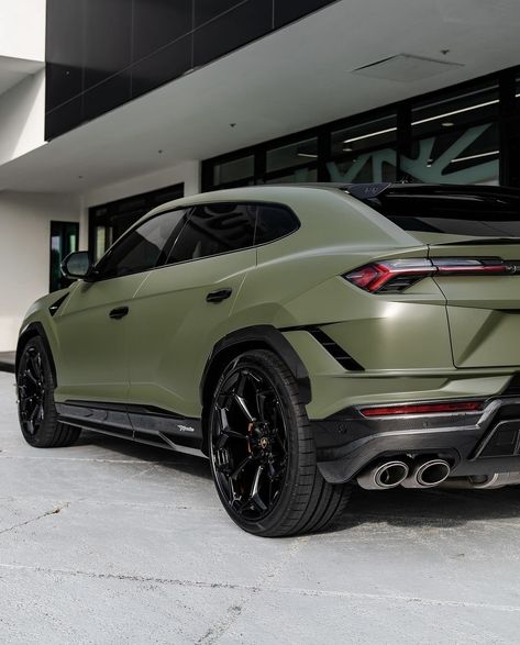 Lamborghini Urus Green, Lambo Truck, Green Lamborghini, Matte Cars, Christian Soldiers, Vision Bored, Audi Q8, Bmw Sport, Lamborghini Urus