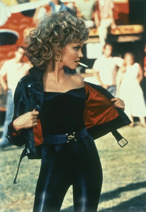 Stile Pin Up, Grease Party, Sandy Grease, Grease Movie, 1950s Outfits, Olivia Newton, Olivia Newton John, Iconic Movies, 인물 사진