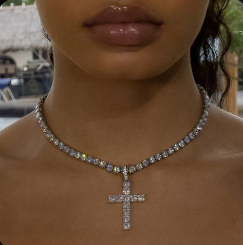 Expensive Jewelry Luxury, Y2k Jewelry, Jewelry Accessories Ideas, Dope Jewelry, Girly Accessories, Expensive Jewelry, Diamond Cross, Jewelry Lookbook, Fashion Pieces