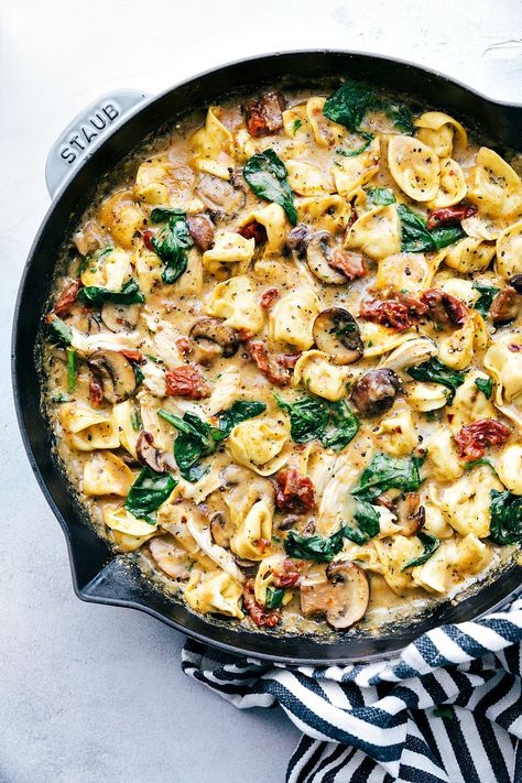 Tortellini With Spinach, Creamy Chicken Tortellini, Salad Appetizer Cups, Mushroom Spinach, Tortellini Bake, Chicken Tortellini, Tortellini Recipes, Tortellini Pasta, One Skillet