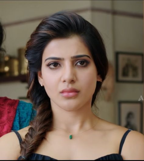 Samantha Hairstyles In Saree, Samantha Hairstyles, Fortress Minecraft, Messy Braided Hairstyles, Samantha Akkineni, Saree Hairstyles, Engagement Hairstyles, Side Braid Hairstyles, Bridal Hair Buns