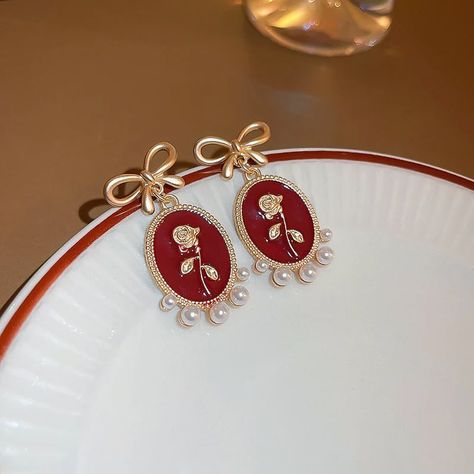 Vintage Red Rose Earrings with pearls. #rosycozy #summer #jewelry #vintagestyle Gold Rose Earrings, Red Rose Earrings, Rose And Pearl, Earrings With Pearls, Earrings Aesthetic, Oval Earrings, Oval Earring, Wedding Jewelry Earrings, Rose Earrings