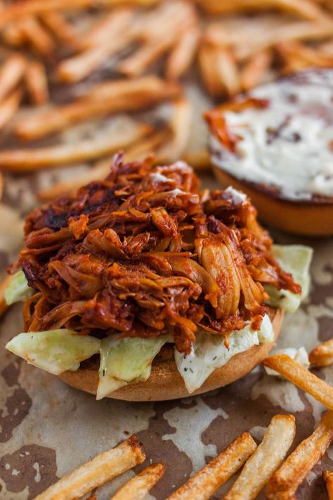 The Ultimate BBQ Jackfruit Pulled Pork Recipe | Organic Authority Jackfruit Pulled Pork, Pulled Jackfruit, Taco Filling, Jack Fruit, Bbq Jackfruit, Jackfruit Recipes, Pulled Pork Recipe, Chicken Lasagna, Caprese Chicken