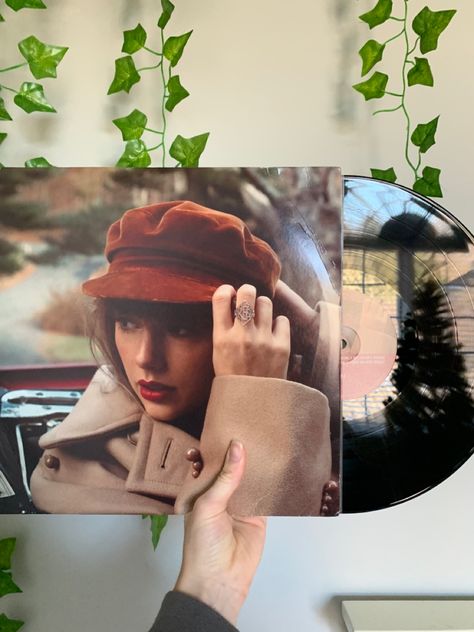 Taylor Swift, taylors version, red, four lp, record collection, vinyl aesthetic, music aesthetic, collection Orange Icons Aesthetic, Taylor Swift Taylors Version, Taylor Swift Vinyl, Desert Ecosystem, Vinyl Aesthetic, Vinyl Player, Taylor Swift Speak Now, Taylors Version, Estilo Taylor Swift