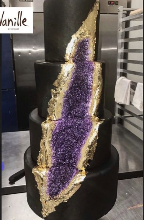 Purple Black And Gold Birthday Cake, Black Gold And Lavender Wedding, Purple Black And Gold 50th Birthday Decorations, Black Purple And Gold Wedding, Purple And Gold Birthday Cake, Purple And Black Cake, Purple And Gold Wedding Cake, Purple And Gold Cake, Geode Wedding Cake