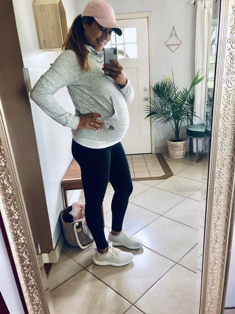 Pregnancy Style Maternity Workout Outfits, Outdoorsy Outfits, Fall Maternity Outfits, Winter Maternity Outfits, Winter Maternity, Fall Maternity, Pregnancy Outfits, Sporty Chic, Maternity Fashion