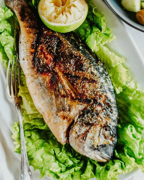 Grilled Sea Bream (on charcoal, gas grill + grill pan) - Real Greek Recipes Sea Bream Recipes, Sardine Recipe, Recipe With Garlic, Bbq Fish, Sardine Recipes, Barbeque Recipes, Sea Bream, Greek Salad Recipes, Greek Dishes