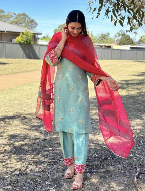 Long Sleeve Punjabi Suit, Party Wear Suits Punjabi, Engagement Suits Women, Punjabi Kurta, Designer Suits For Wedding, Simple Indian Suits, Patiala Suit Designs, Embroidery Suit, Fancy Suit