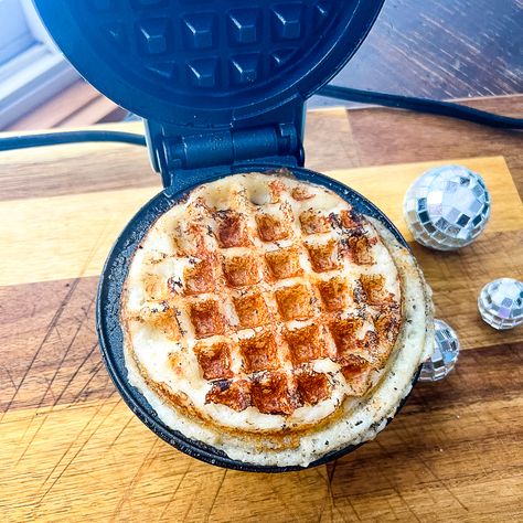 Easy Mashed Potato Waffles in the Dash Mini Waffle Maker Mashed Potatoes In Waffle Maker, Fall Potluck Recipes, Microwave Mashed Potatoes, Mashed Potato Waffles, Dash Mini Waffle Maker, Fall Potluck, Classic Mashed Potatoes, Mashed Potato Cakes, Mini Waffle Maker