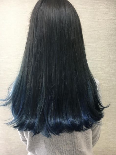 Short Blue Hair, Blue Hair Highlights, Short Hair Blue, Navy Hair, Blue Black Hair, Dark Blue Hair, Hair Color Underneath, Cute Hair Colors, Hair Inspiration Long