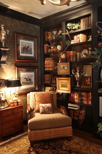 Hunting Lodge | Weekend Lodge English Country Decor, Home Library Design, Home Libraries, Chic Interior, Reading Nooks, Country Design, World Of Interiors, English Cottage, Home Library