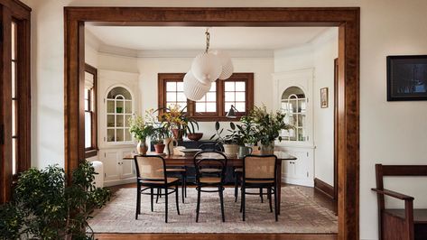 This Newly Designed Addition Brings Flow and Calm to a Minneapolis Home | Architectural Digest Quarter Sawn White Oak, Island Countertops, Rustic Dining Room, Island With Seating, Farmhouse Dining Room, Craftsman House, Farmhouse Dining, Rustic Dining, New Classic