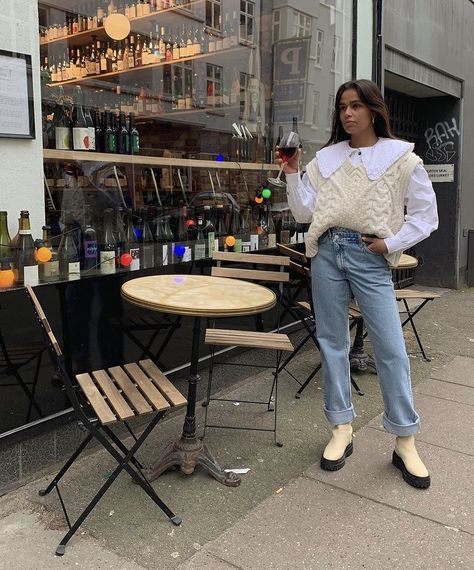 Collar Blouse Outfit, Naomi Anwer, Streetwear Fashion Fall, Sassy Outfits, Collar Outfits, Judge Me, Glass Of Wine, 가을 패션, Blouse Outfit