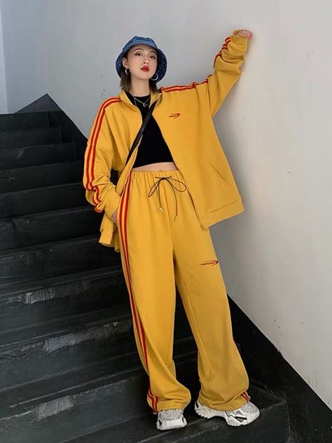 School Sports Outfits, Dance Outfits Practice, Practice Outfits, Training Clothes, Eclectic Fashion, Dance Practice, Everyday Outfit, Urban Outfits, Girl Style