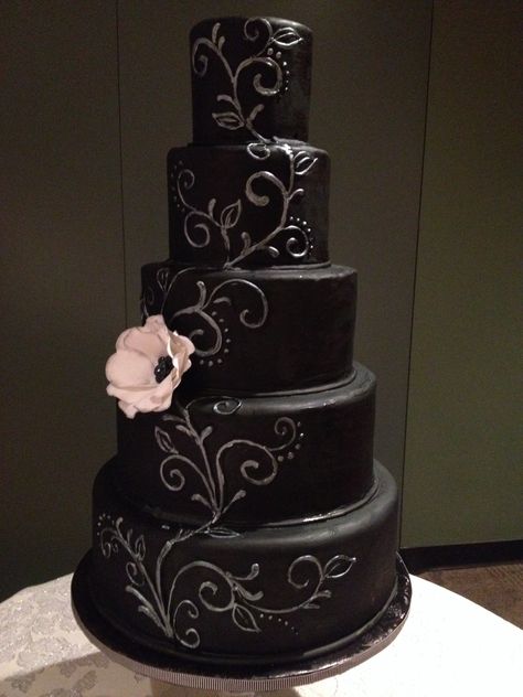 Unique black wedding cake Complements of #thecakery Black Quince Cake, Black Quinceanera Cake, Black Wedding Cake, Quince Cake, Edwardian Wedding, Quinceanera Cakes, Black Wedding Cakes, Quince Ideas, Wedding Plan