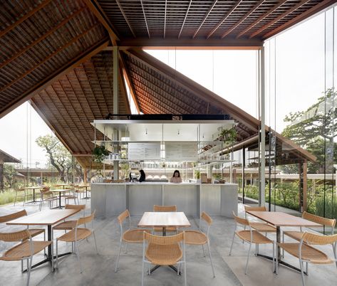 Nakhon Pathom, Open Architecture, Stainless Steel Panels, Restaurant Architecture, Outdoor Cafe, Thatched Roof, Glass Facades, Roof Panels, Palawan