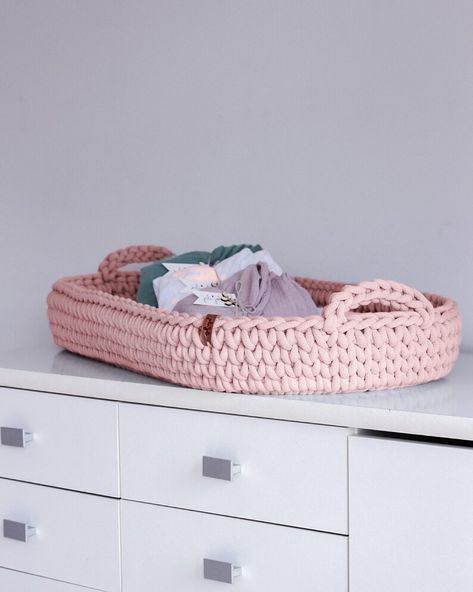 Pink Changing Basket Chunky Crochet Baby Changing Basket - Etsy Romania Baby Changing Table, Scandinavian Nursery, Baby Changing Mat, Diaper Changing Pad, Moses Basket, Boho Nursery Decor, Changing Mat, Baby Changing, Chunky Crochet