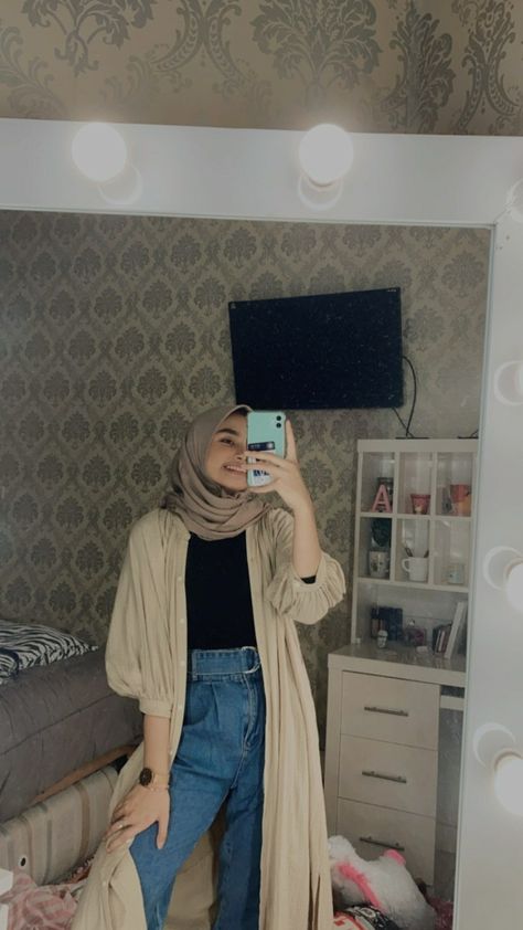 Outer Hijab Casual, Outer Outfits, Ootd Outer, Outer Motif, Outer Hijab, Hijab Style Casual, Casual College Outfits, Long Dress Design, Casual Hijab Outfit