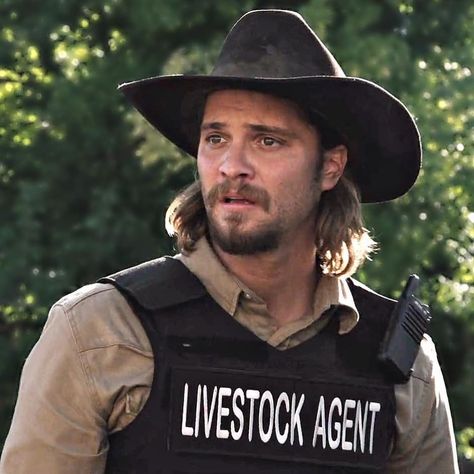 Yellowstone Cowboys, Kayce Dutton, Dutton Family, Cowboy Men, Western Men, Yellowstone Series, Luke Grimes, Kelly Reilly, Cole Hauser