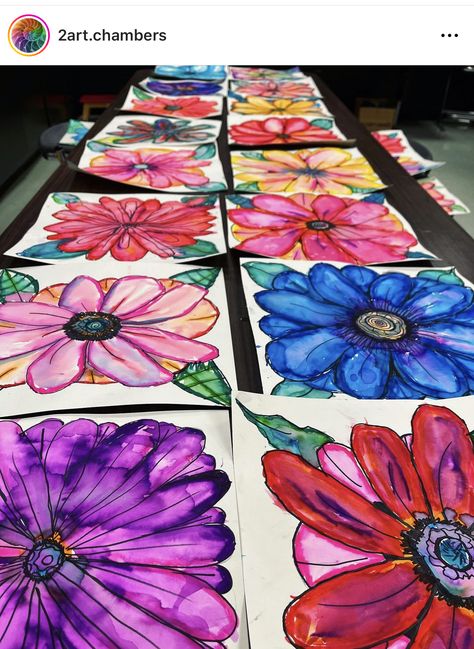 Third Grade Art Ideas, Arts And Crafts For Third Grade, Spring Art Classroom, Flower Art Lesson, Flower Art Elementary, Collaborative Flower Art Project, 3rd Grade Art Projects Spring, Kindergarten Spring Art Projects, 5th Grade Spring Art Projects