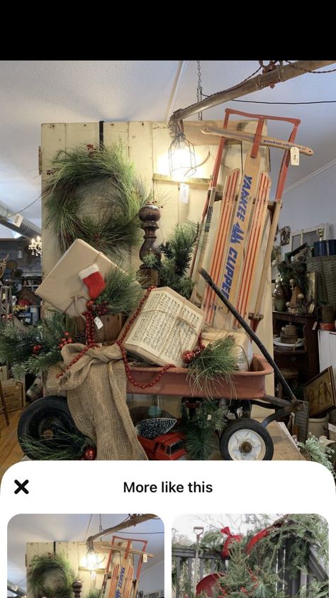 Display Tables Retail Boutiques, Christmas Store Displays, Christmas Shop Displays, Vintage Booth Display, Christmas Booth, Antique Booth Displays, Antique Booth Ideas, It's Wednesday, Booth Decor