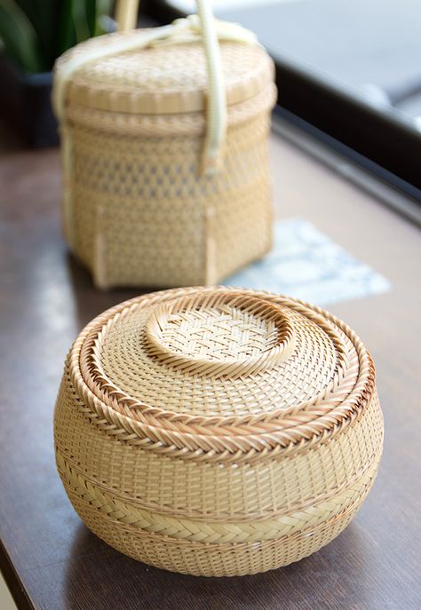 Bamboo Craft Workshop KISETSU | Kyoto Artisans Concierge Japanese Bamboo Art, Art Basket, Bamboo Diy, Craft Workshop, Basket Weaving Patterns, Japanese Lifestyle, Japanese Bamboo, Bamboo Art, Basket Crafts