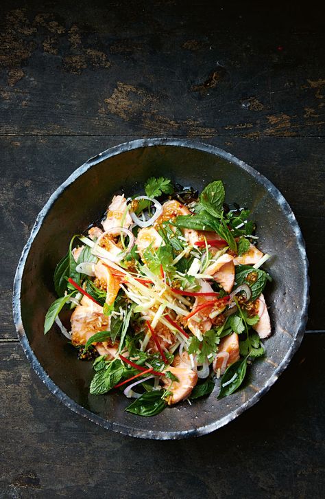 #salmon #salad #dinner #asianrecipes Crispy Salad, Salad Salmon, Crispy Salmon, Asian Salad, Salad Recipes For Dinner, Salmon Salad, Asian Flavors, Dinner Salads, Fish Dishes