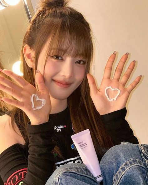 MINNIE (@min.nicha) • Instagram photos and videos Gidle Minnie, G-idle Minnie, Cube Entertainment, Instagram Icons, Extended Play, G I Dle, Hand Cream, Powerful Women, Instagram Update