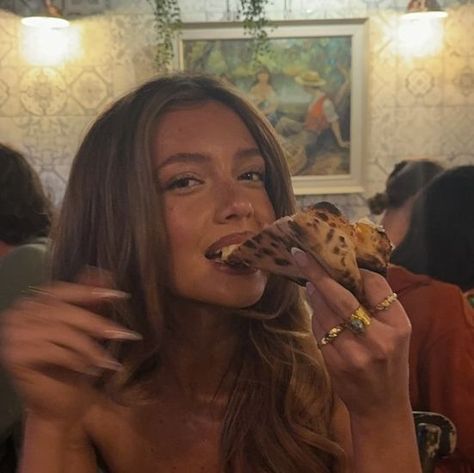 Belle Rose ☆ on Instagram: "what flavour" Date Pizza, Date Pics, Pizza Date, Foodie Pics, Italian Girl, Belle Rose, Italian Pizza, Insta Feed, Life Inspiration