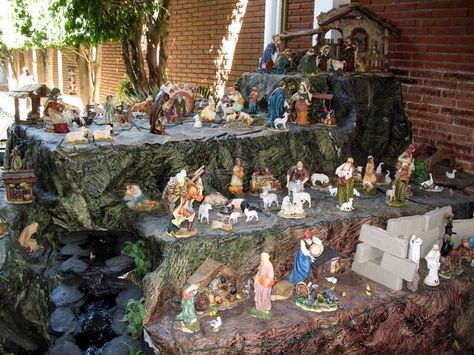 Bethlehem Christmas Village, Mexican Christmas Traditions, Xmas Village, Fontanini Nativity, Christmas Tree Village, Diy Nativity, Exotic Vacations, Mexican Christmas, Nativity Scenes